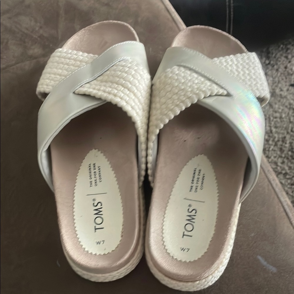 TOMS Women's White and Cream Slide Sandals